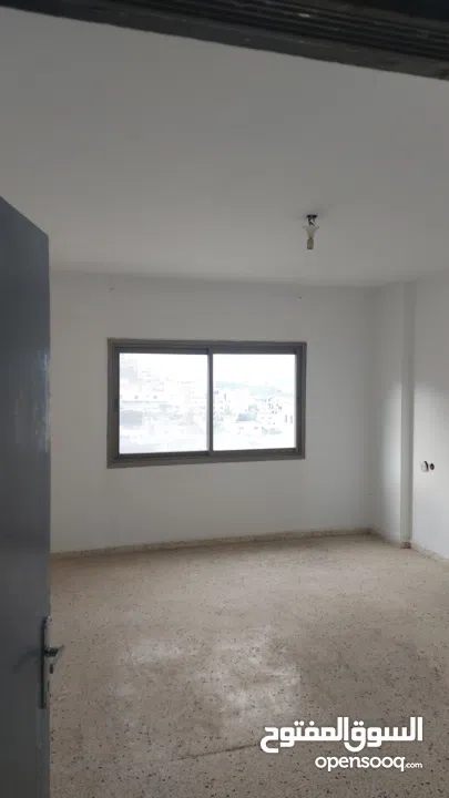 شقة للبيع طابق 3 موقعها نابلس عند دوار تونس موقع مميز وأطلالة مميزة وسعر فقط ب 39