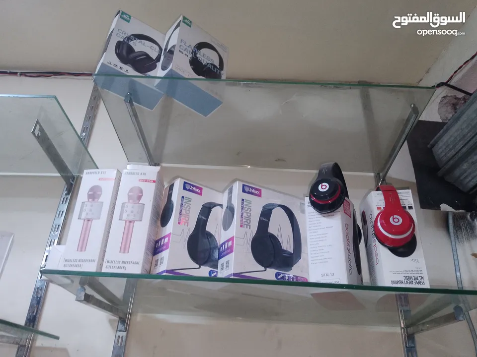 بضاعة محل إتصالات