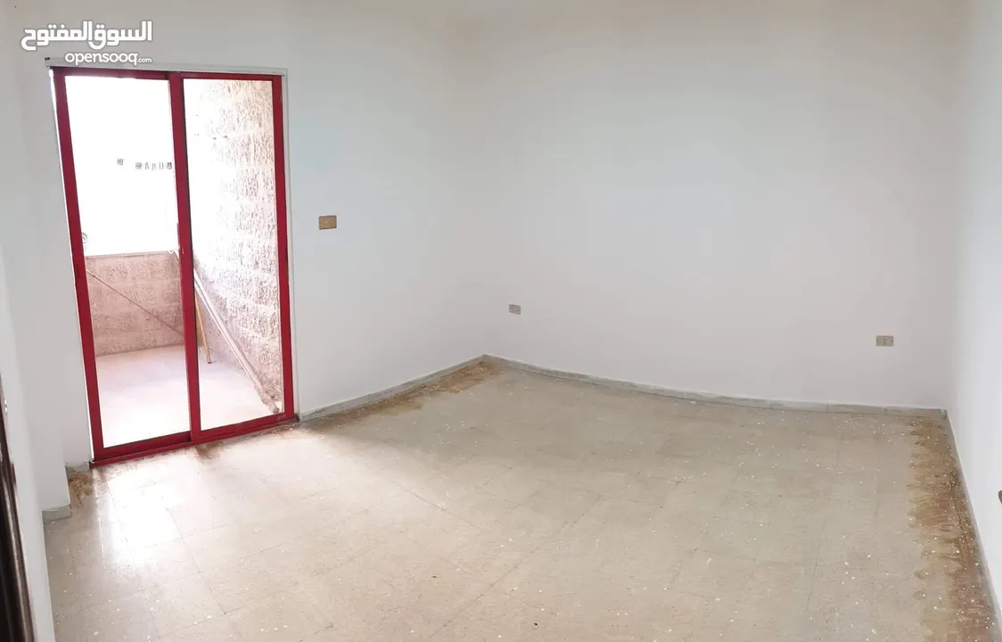 شقة صغيرة للإيجار في ضاحية الحاج حسن بقرب الاذاعة ومستشفى الحنان طابق ثالث