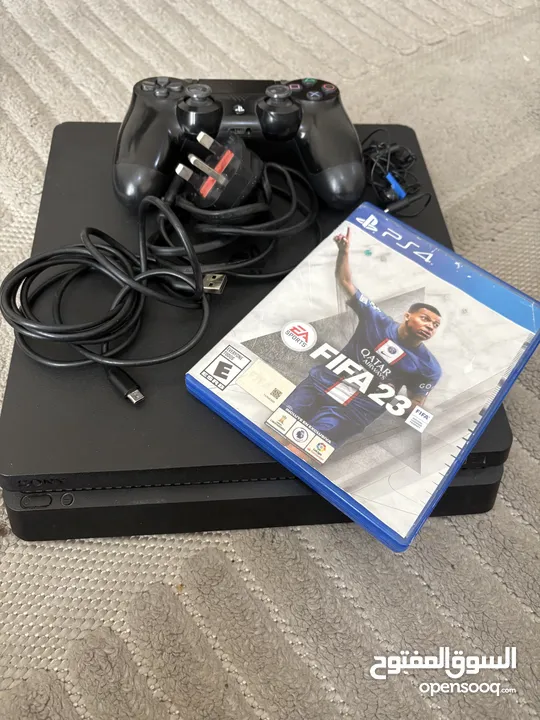 PS4 with cd fifa 23 and original wires
