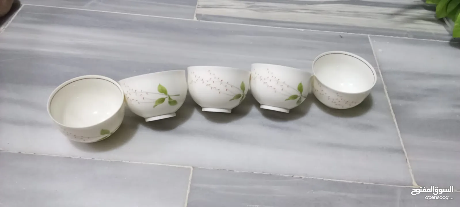 طقم زجاج ياباني اصلي فاخر  يتكون 5 زبادي  مصنوع من زجاج اسمه الودع  كل طقم