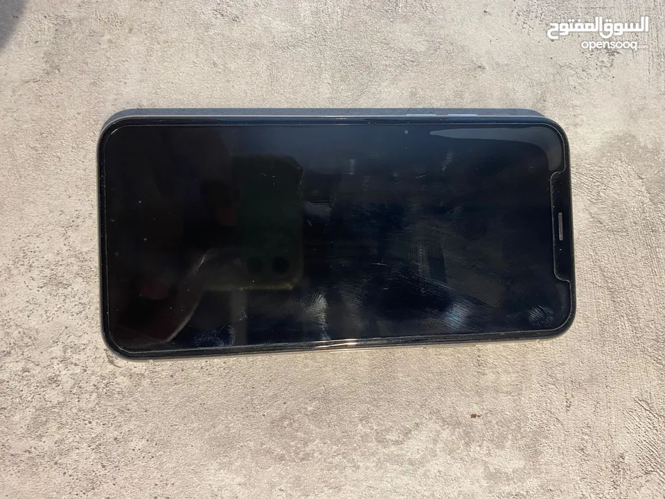 ايفون xs للبيع بحاله ممتازه حالة الوكالة