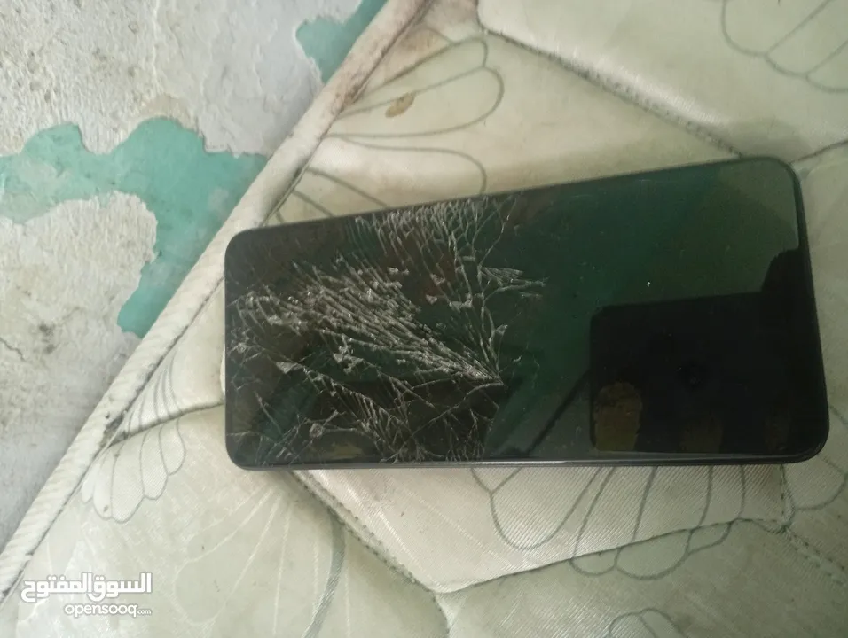 جوالين مكسورين بس بدهم شاشه