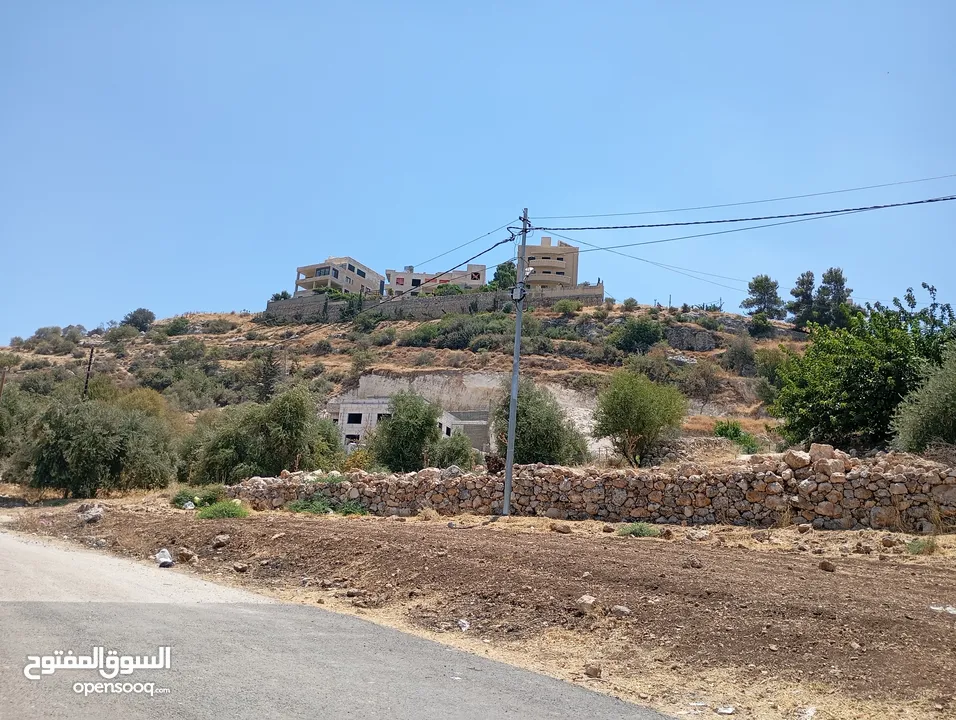 ارض مميزة مطلة ابو السوس غرب عمان عدة قطع في المنطقة.