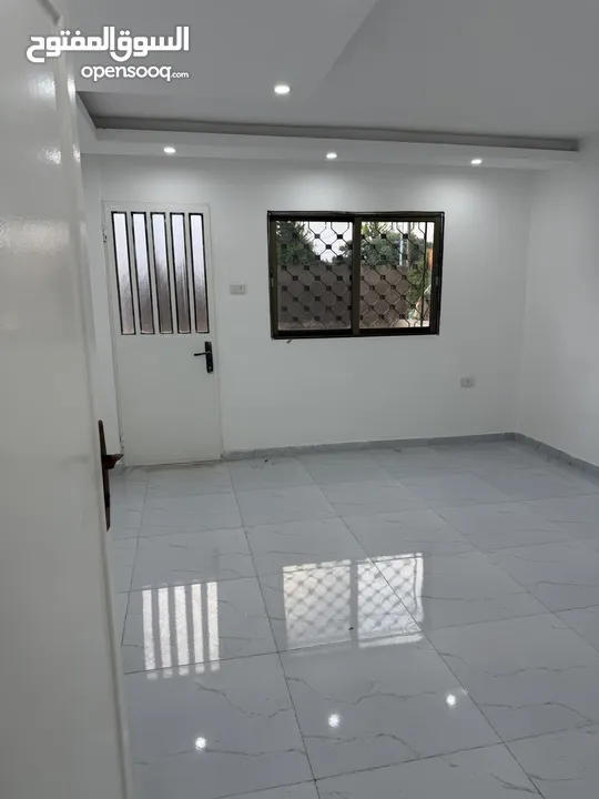 شقة بالزرقاء الجديدة للإستثمار أو السكن .