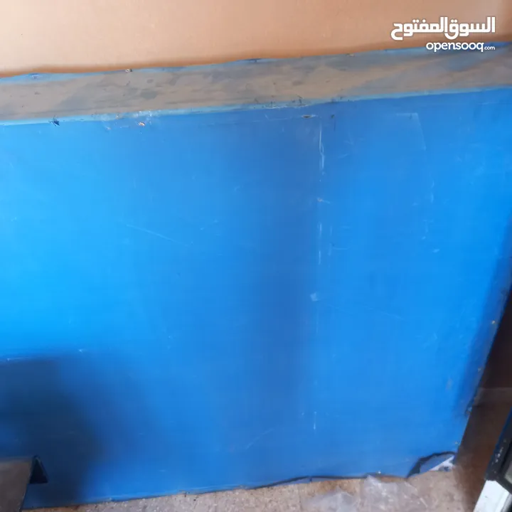 مجلى ستيلس ثقيل صناعي  ثلاجة بحاجه الى مروحة  طاوله ستيلس  غاز عين وحدة كانون كبير طول مترين عرض 40س