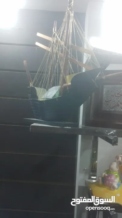 مناضر تيبل لامب نحاس وعادي كراسي خشب قديمه