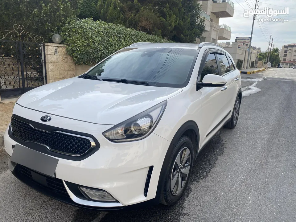 كيا نيرو موديل  2019 للبيع  فل كامل ما عدا الفتحة  استعمال شخصي السيارة لا ينقصها شيء تبارك الرحمن .