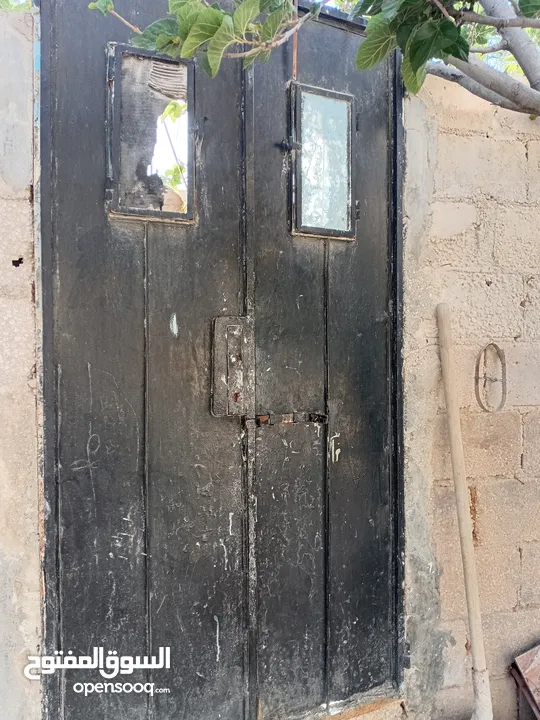 باب حديد خارجي مع مجلى ستانلس