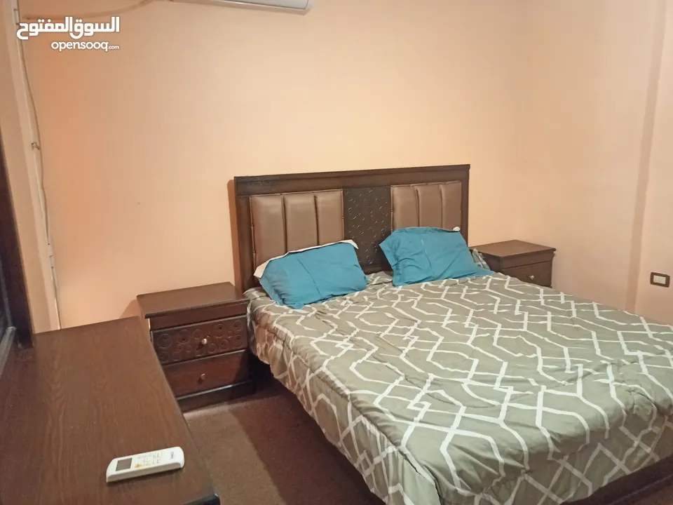 شقة مفروشة للايجار  غرفتين نوم وصالة بلكونة وحمام
