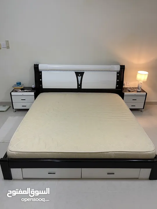 Bed frame & mattress
