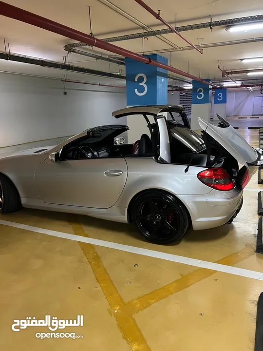للإيجار فقط من عند ليون جروب اسعار تناسب الجميع  سيارة العشاق SLK مرسيدس