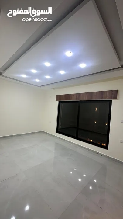 طابق شبه ارضي مطلة و مشمسة و مهوية بأرقى مناطق حي الياسمين المطله على كوريدور عبدون بسعر ناري جدآ