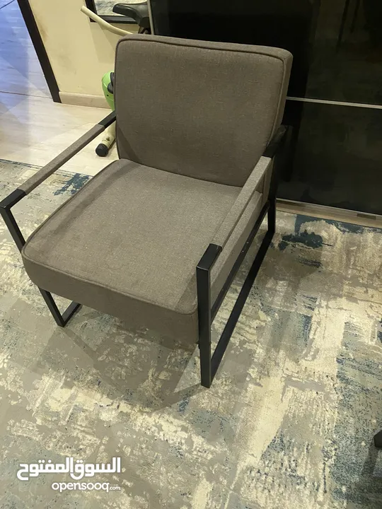 2 comfy grey chairs أثاث غرف جلوس العين الجيمي (253528741)