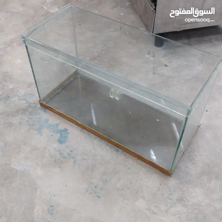 حوض سمك بمقاسات مختلفة