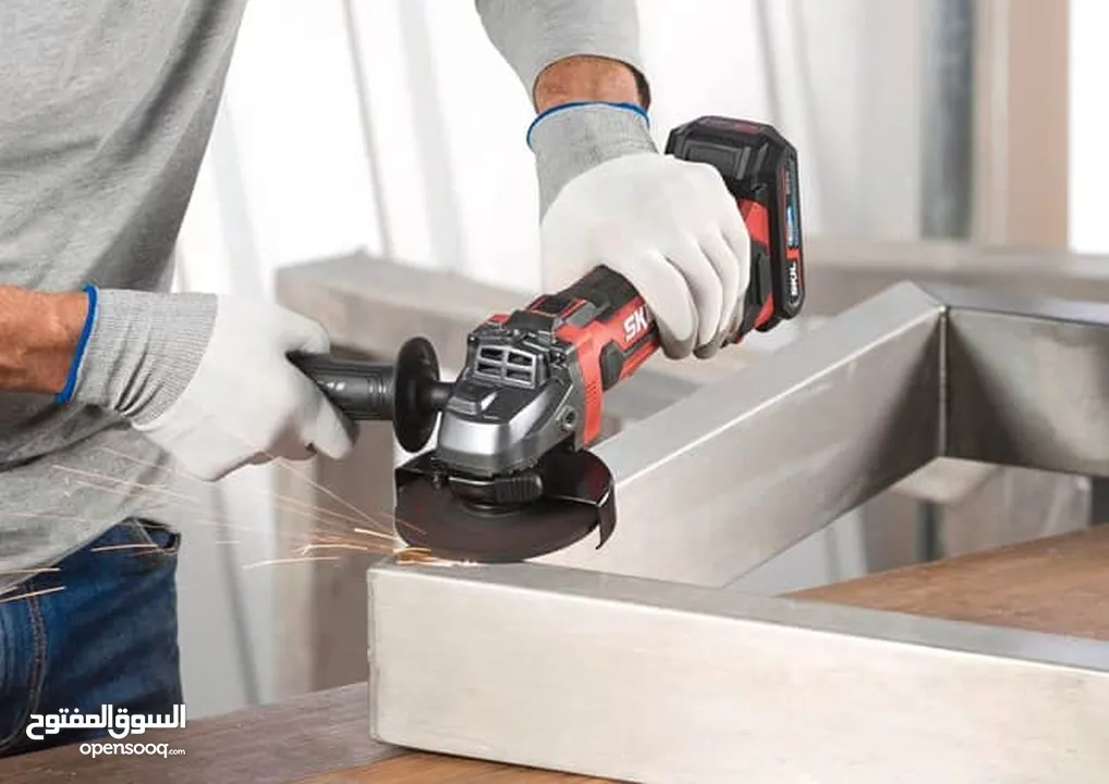 صنفرة زاوية لاسلكية SKIL 20V مع بداية ناعمة 115 مم (4.5 بوصة)