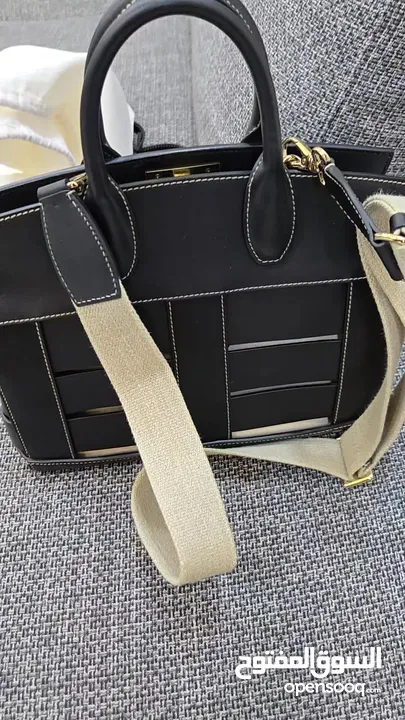 شنطة جلد طبيعي ( salvatore ferragamo calfskin thestudiocagebagsella) صناعة ايطالية