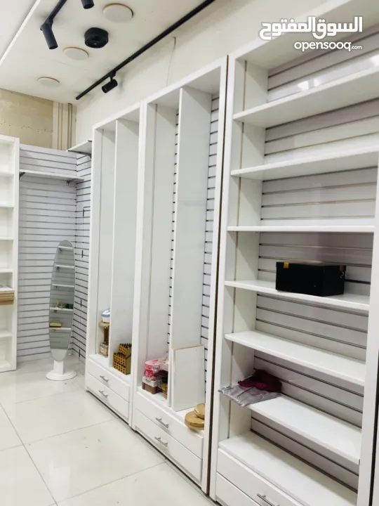 ديكور خشب محل كوزمتكس