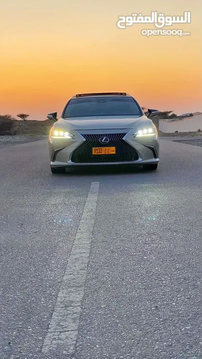 لكزس ES350 فول مواصفات لاكتشري بلون مميز