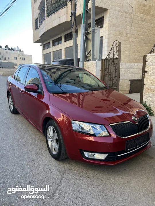 Skoda Octavia 2017 فتحة بانوراما مع كشافات