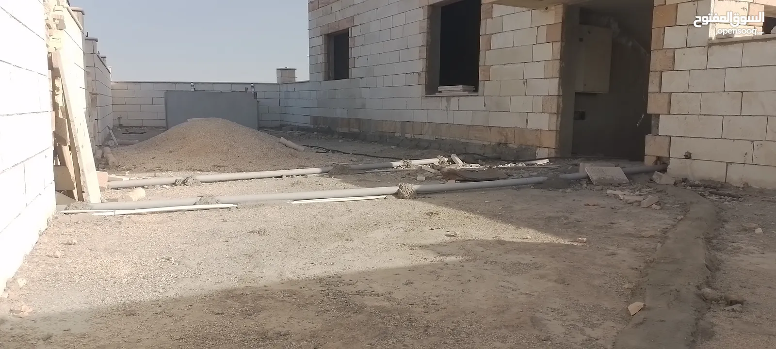 عماره سكنيه في صالحية العابد مكونه من أربع طوابق  وكراج وبئر ماء 60 متر وكوشان مستقل جميع الخدمات