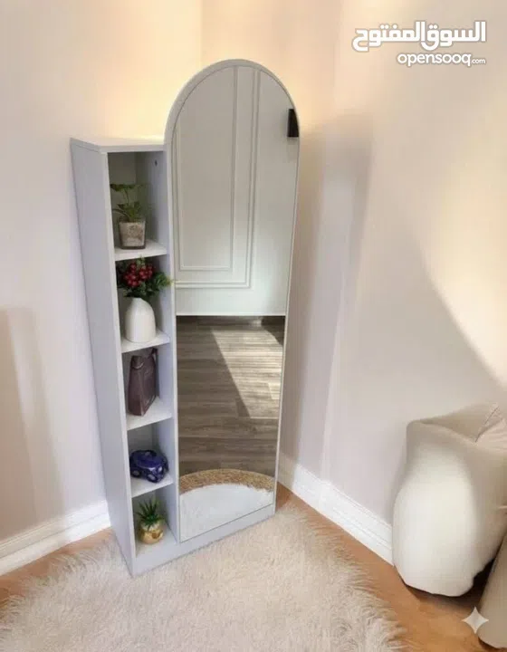 مرآة أرضية فاخرة مع رفوف جانبية – قطعة ديكور تخطّف الأنظار