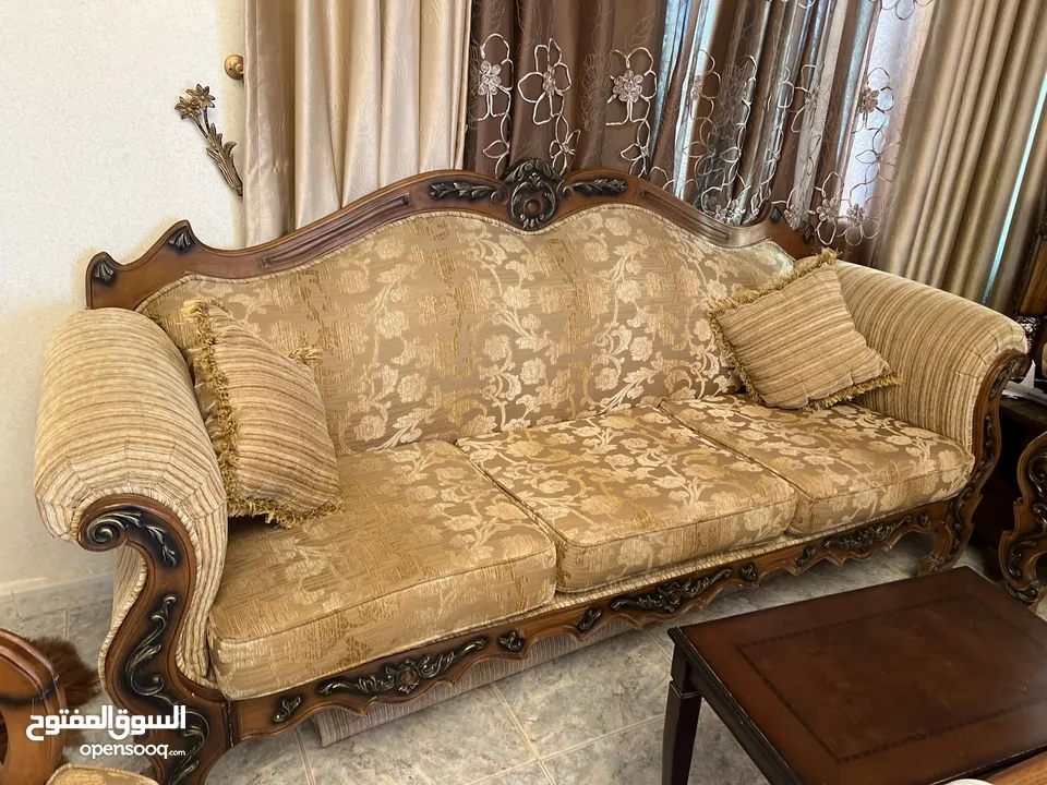 طقم كنب بحالة ممتازة مصري دمياطي حفر