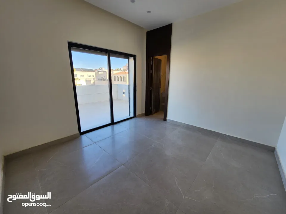 روف فاخر للبيع في عبدون ref : 14387