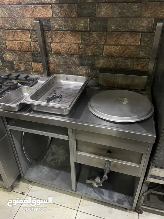معدات مطعم ب الكامل للبيع