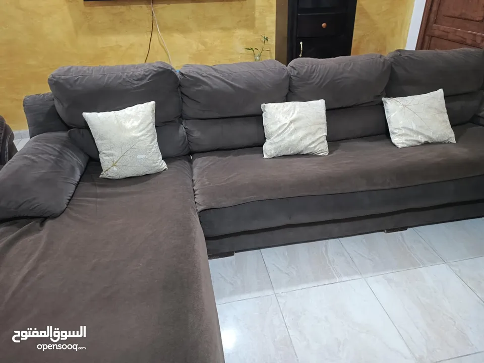 طقم كورنر لون بني للبيع 50دينار