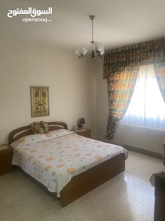 شقة سكنية نضيفة وفاخرة للبيع ، مفروش او بدون فرش في خلدا بالقرب من مدارس الدر المنثور
