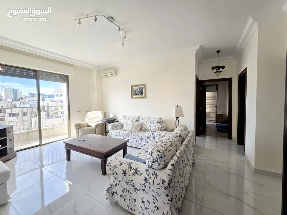 جبل عمان و محيط فندق ( الردز كارتن ) شقة فخمة للبيع 220 متر