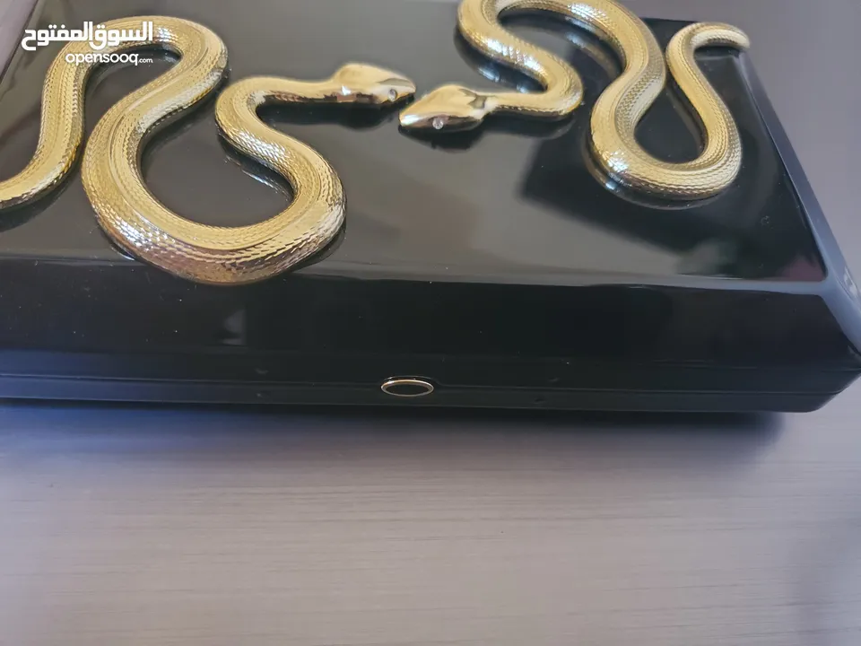 حقيبة كلاتش من ماركة كيليان ذا تمبتريس سوداء وراقيه ،Black Clutch The Temptress by Kilian