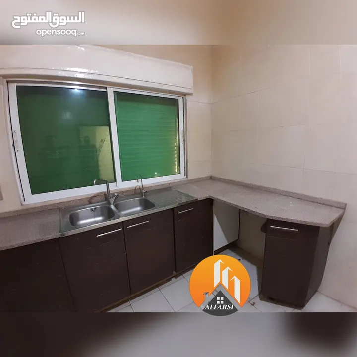 شقة طابق اول مع بلكونة ومصعد للإيجار في افضل وارقى المواقع في ضاحية الاقصى واسعة