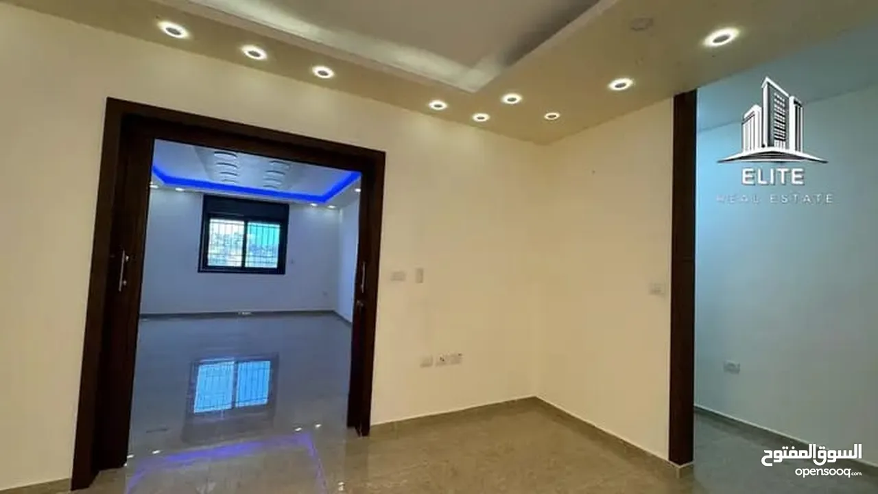 للايجار شقه دبلكس في سطح مرحبا قرب شارع القدس