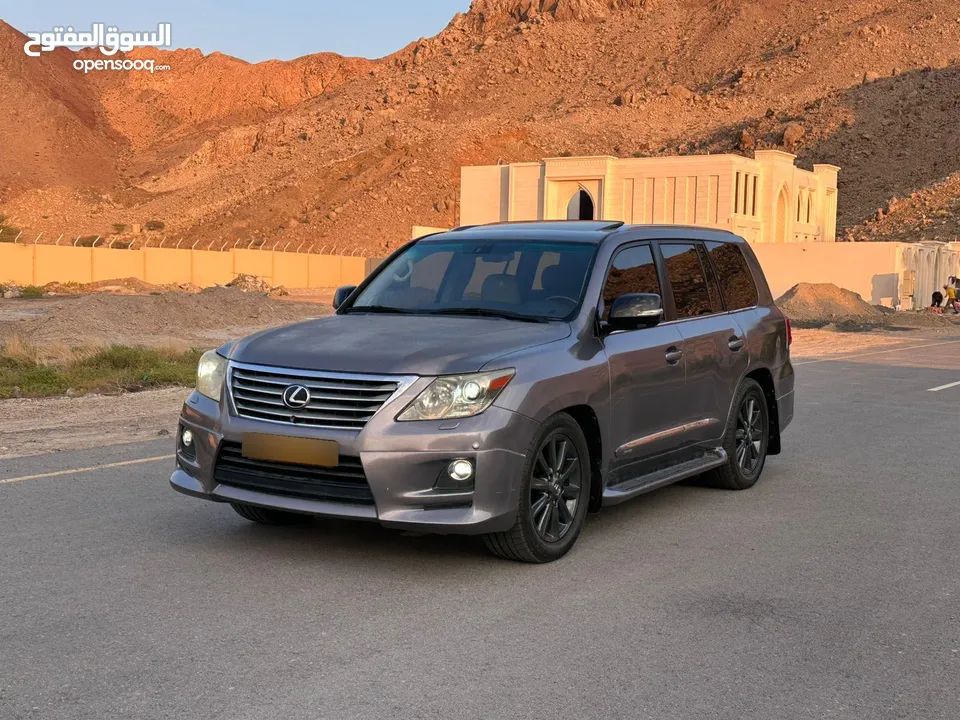 للبيع لكزس LX570 موديل 2012