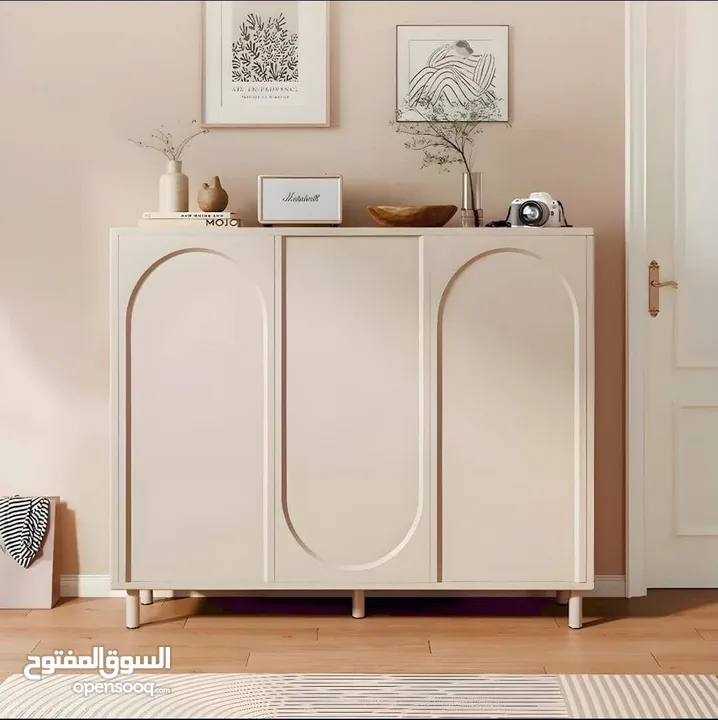 خزانة احذية حليب مزخرفة بشكل اقواس