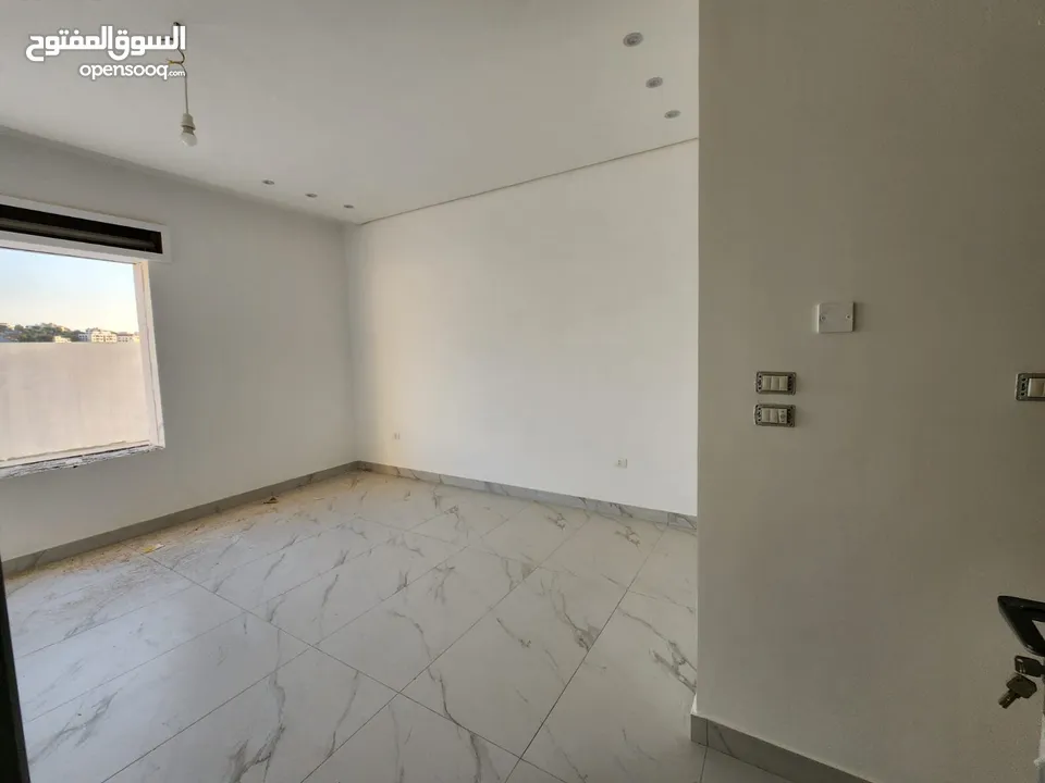 شقة شبه ارضي للبيع في حجار النوابلسة - 14254