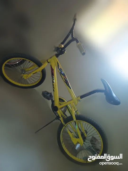 دراجة كوبرا لون أصفر مقاس 20