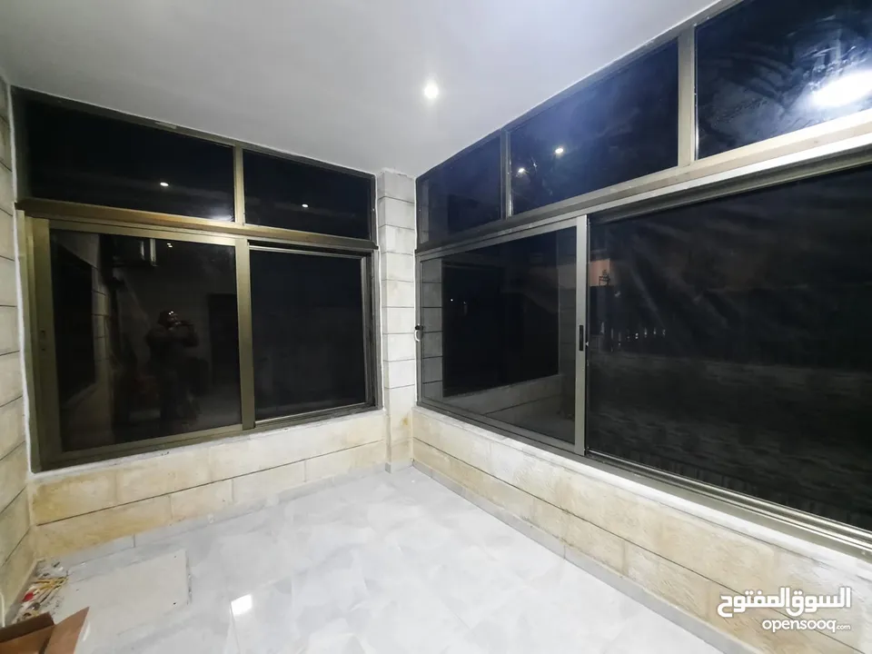 شبابيك المنيوم عدد 10 لون شمبيه زجاج عسلي بحال الوكاله