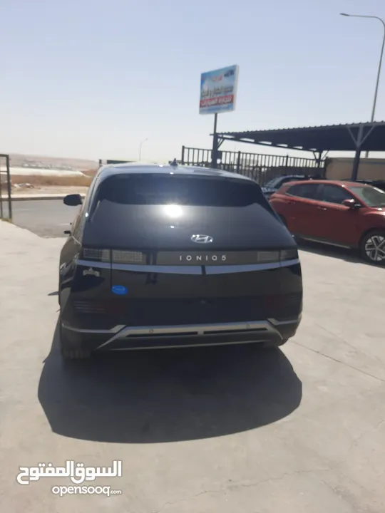 هونداي ايونيك 5 موديل 2023 لون اسود داخل ابيض فل الفل وعداد قليل