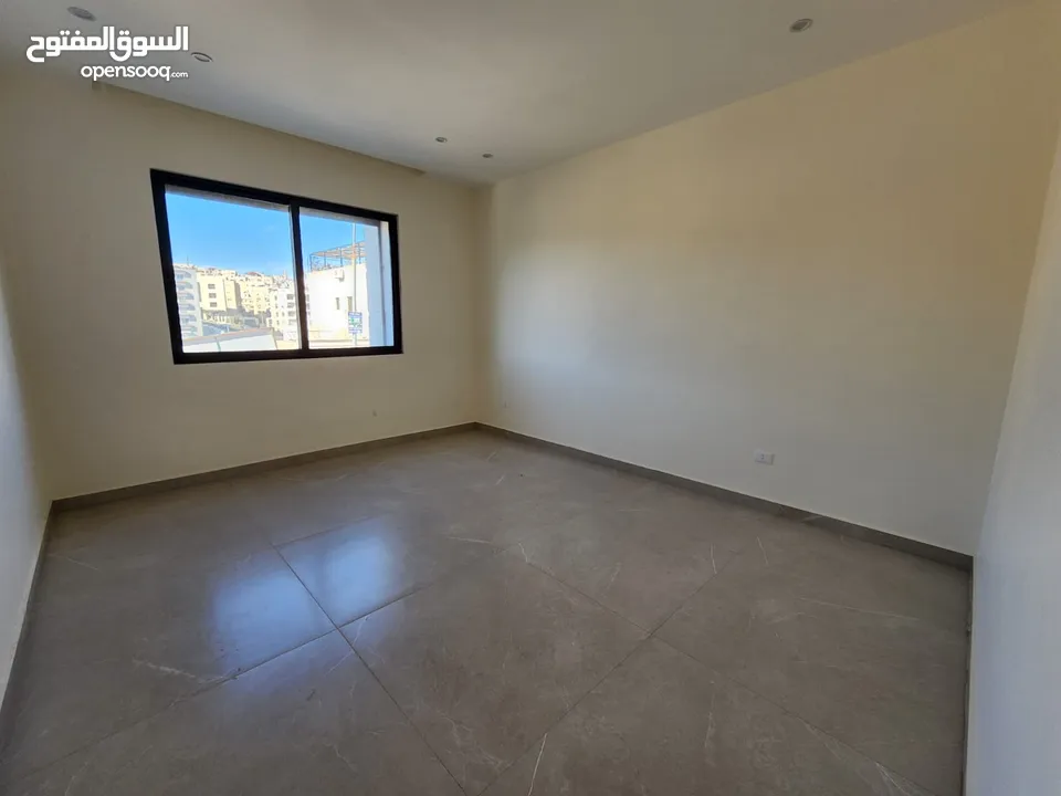 شقة طابقية فاخرة للبيع في عبدون  ref : 14385