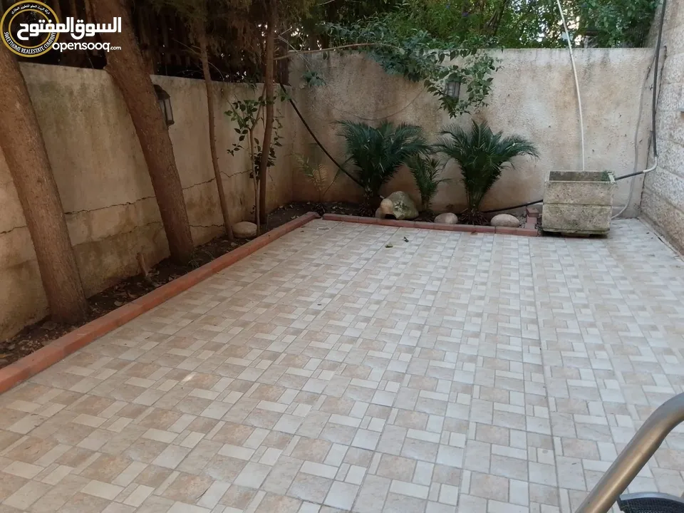 شقة أرضية مميزة للبيع في دير غبار  - قرب دوار جونيا 166م مع حديقة وترسات 150م