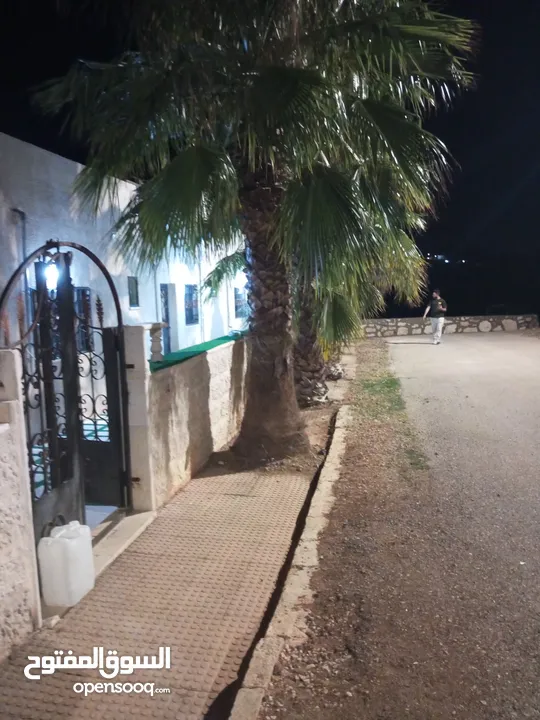 فيلا مستقلة مفروشة للايجار اليومي أو الاسبوعي أو الشهري  مطلة على جبال اشتفينا وعجلون عائلات فقط