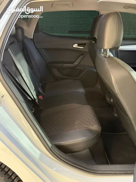 توسان ترخيص 2014 فل مع فتحه وبصمه رخصه وتامين شامل