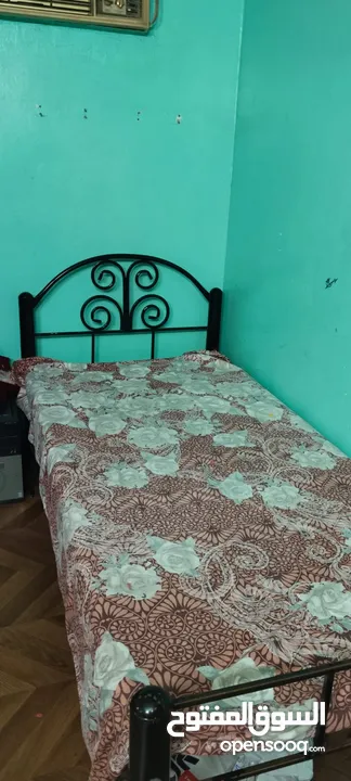 single bed without mattress and double queen size bed