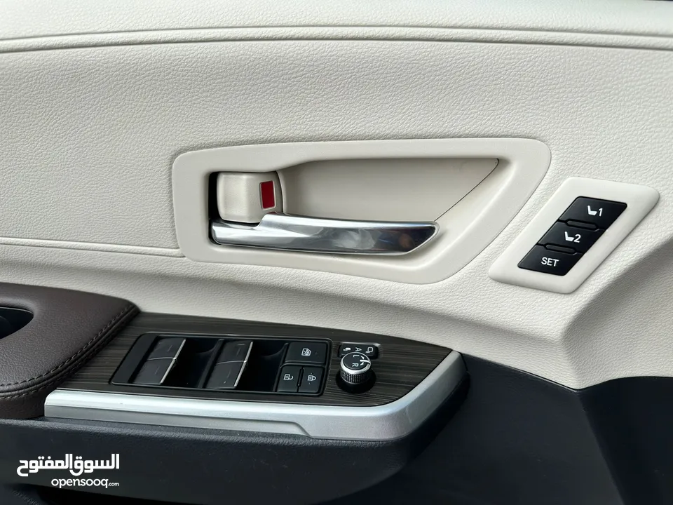 2021 Toyota Sienna Platinum Hybrid AWD