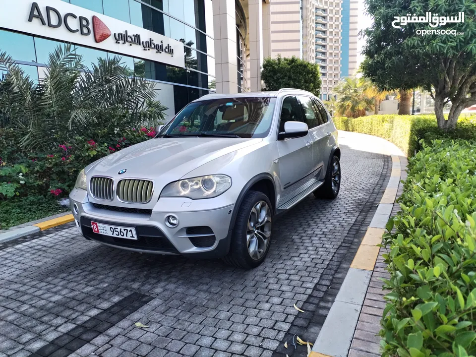 بي ام دبليو X5 BMخليجي V8 فل اوبشن بحاله الوكاله