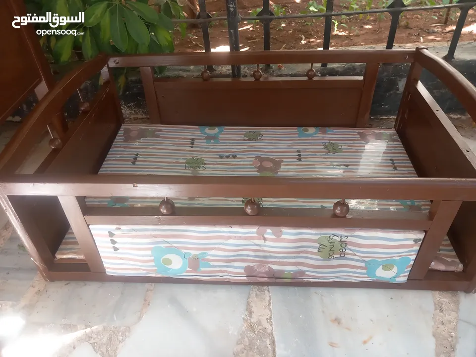 تخت اطفال بحالة الوكالة + كوت اطفال عرباية اطفال