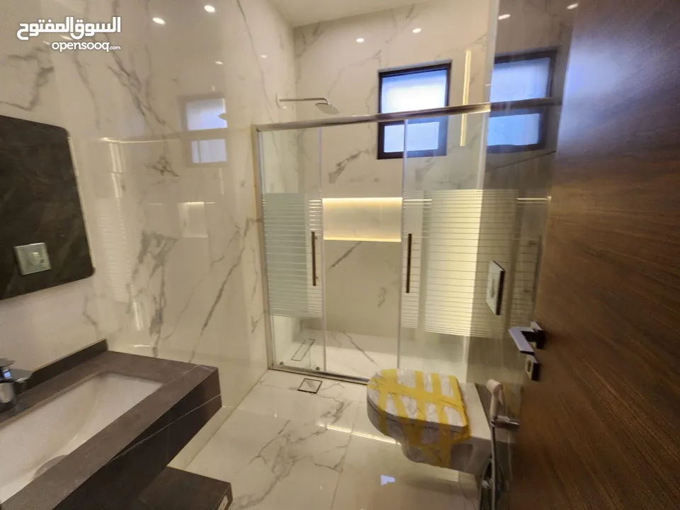 شقة طابقية فاخرة للبيع في عبدون ref : 14386